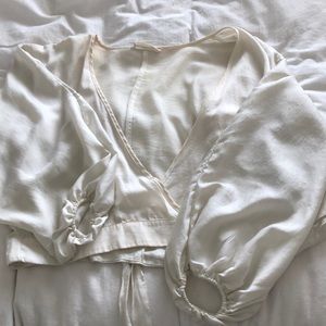 Open puff sleeve blouse
